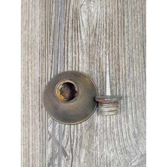Vintage Small Thumb Oiler, tin Oil Can 2-3/4", Rusty Farmhouse Primitive - Picture 3 of 4